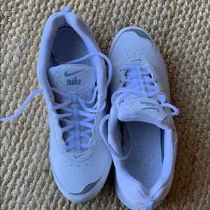 vintage style nike tennis shoes